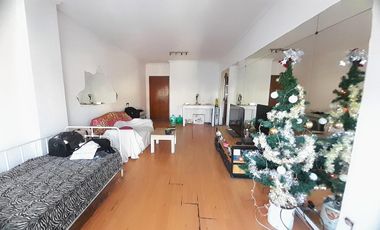 S.Martin(Ctro) - Espacioso Dpto. 4 amb al Frente , con excelente Balcón Terraza!
