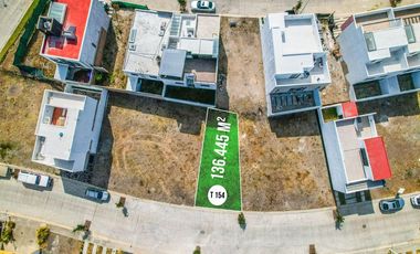 Terreno en venta en Adamar dentro de  coto con seguridad.