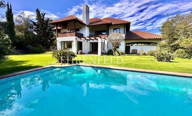 Pinares de Montemar, Concón. Gran Casa de 346 m2.