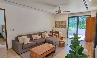 En venta casa con vista al campo de golf en el Yucatan Country Club.