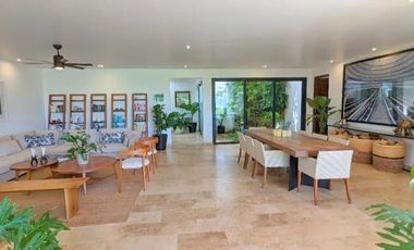 En venta casa con vista al campo de golf en el Yucatan Country Club.