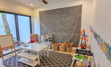 En venta casa con vista al campo de golf en el Yucatan Country Club.