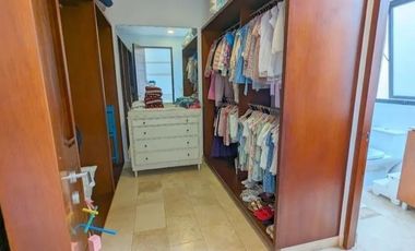 En venta casa con vista al campo de golf en el Yucatan Country Club.