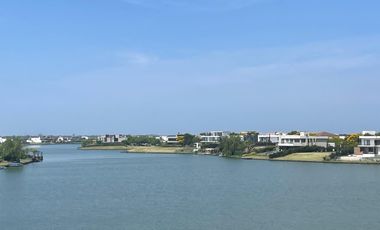 Departamento en  Islas Del Golf 5amb.