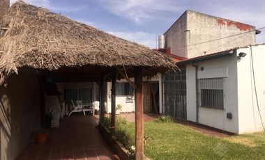 Casa Interna con jardín, pileta y entrada de auto - OPORTUNIDAD!!!
