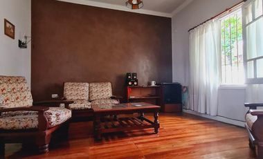 Casa en Venta - Lote propio - 4 cuadras de la estacion de Lomas de Zamora
