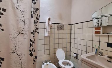 Casa en Venta - Lote propio - 4 cuadras de la estacion de Lomas de Zamora
