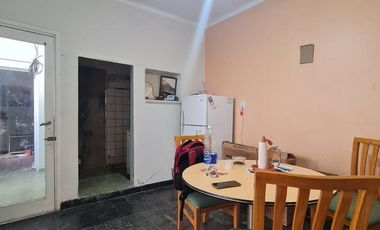 Casa en Venta - Lote propio - 4 cuadras de la estacion de Lomas de Zamora