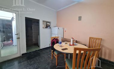 Casa en Venta - Lote propio - 4 cuadras de la estacion de Lomas de Zamora