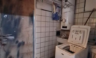 Casa en Venta - Lote propio - 4 cuadras de la estacion de Lomas de Zamora