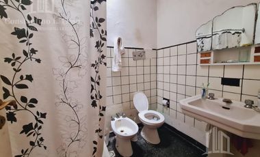 Casa en Venta - Lote propio - 4 cuadras de la estacion de Lomas de Zamora