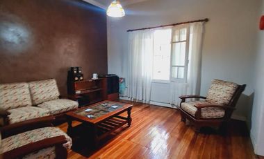 Casa en Venta - Lote propio - 4 cuadras de la estacion de Lomas de Zamora