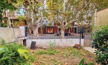 Casa en Venta - Lote propio - 4 cuadras de la estacion de Lomas de Zamora