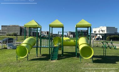 Casa en venta a estrenar de cuatro ambientes sobre un lote central en Villalobos - Pueblos del Plata