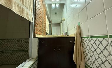 Casa cinco ambientes con cochera a la venta en Wilde