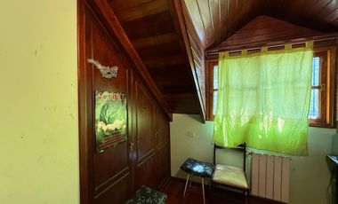 Casa cinco ambientes con cochera a la venta en Wilde