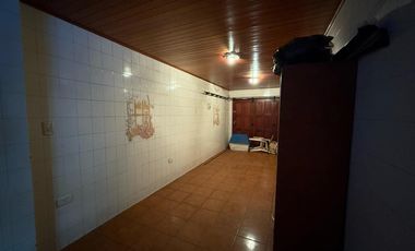 Casa cinco ambientes con cochera a la venta en Wilde