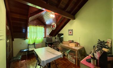 Casa cinco ambientes con cochera a la venta en Wilde