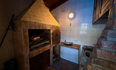 Casa cinco ambientes con cochera a la venta en Wilde