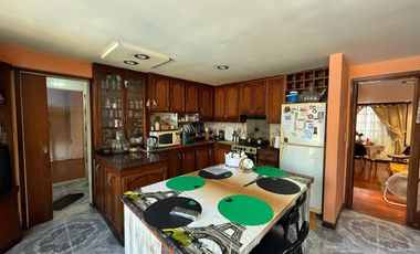 Casa cinco ambientes con cochera a la venta en Wilde
