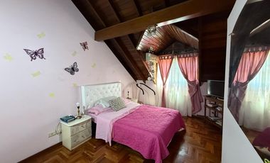 Casa cinco ambientes con cochera a la venta en Wilde