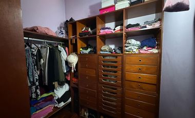 Casa cinco ambientes con cochera a la venta en Wilde