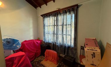 Casa cinco ambientes con cochera a la venta en Wilde