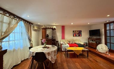Casa cinco ambientes con cochera a la venta en Wilde