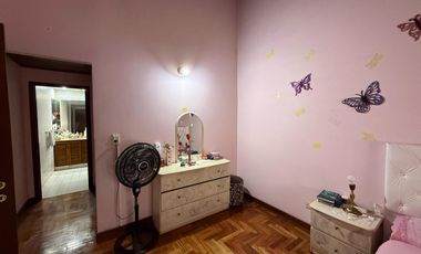 Casa cinco ambientes con cochera a la venta en Wilde