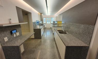 Casa a nuevo! Libertador al Río, calle cortada, 1150 m2 lote 650 m2 cub, 5 Dorm,