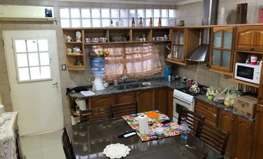 Chalet 4 amb 2 plantas con cochera