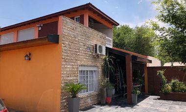 Chalet 4 amb 2 plantas con cochera