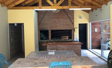 Chalet 4 amb 2 plantas con cochera