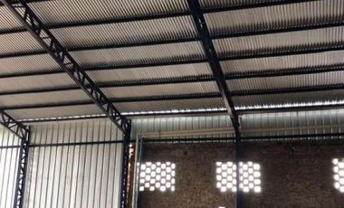 Venta galpón moreno 1400 de 900m2 con oficinas