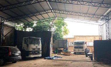 Venta galpón moreno 1400 de 900m2 con oficinas