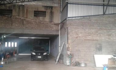 Venta galpón moreno 1400 de 900m2 con oficinas
