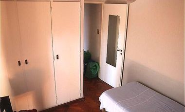 Pergamino 100  Casa de 4 ambientes con dependencia y garage  Flores