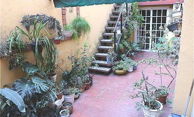 Pergamino 100  Casa de 4 ambientes con dependencia y garage  Flores