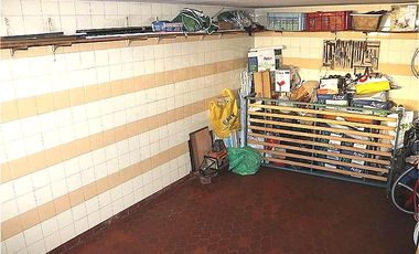 Pergamino 100  Casa de 4 ambientes con dependencia y garage  Flores