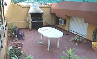 Pergamino 100  Casa de 4 ambientes con dependencia y garage  Flores