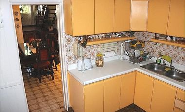 Pergamino 100  Casa de 4 ambientes con dependencia y garage  Flores