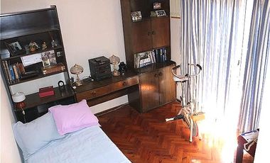 Pergamino 100  Casa de 4 ambientes con dependencia y garage  Flores
