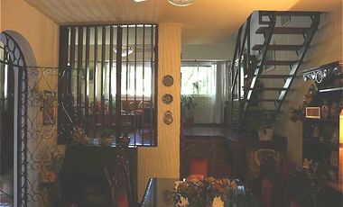 Pergamino 100  Casa de 4 ambientes con dependencia y garage  Flores