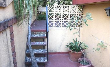 Pergamino 100  Casa de 4 ambientes con dependencia y garage  Flores
