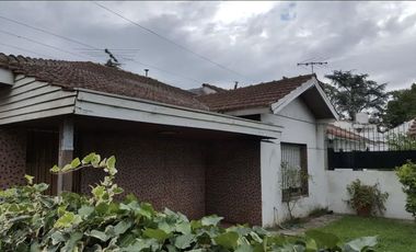 Local con Vivienda sobre Avenida Pedro Suárez!!!  Las Heras 1598, Mte. Grande.-