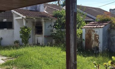Local con Vivienda sobre Avenida Pedro Suárez!!!  Las Heras 1598, Mte. Grande.-