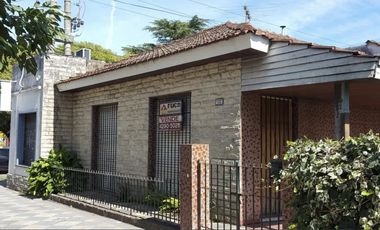 Local con Vivienda sobre Avenida Pedro Suárez!!!  Las Heras 1598, Mte. Grande.-