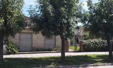 Local con Vivienda sobre Avenida Pedro Suárez!!!  Las Heras 1598, Mte. Grande.-