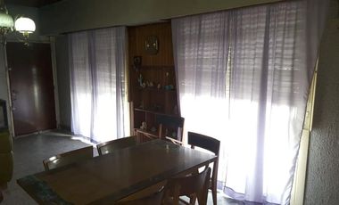 Local con Vivienda sobre Avenida Pedro Suárez!!!  Las Heras 1598, Mte. Grande.-