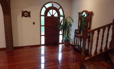 Casa en alquiler - 5 Dormitorios 4 Baños - 1.400mts2 - Bosques, Florencio Varela
